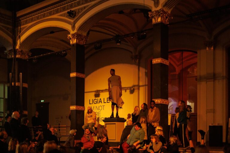 Wayward Chant Gropius Bau | Photo by Frank Sperling